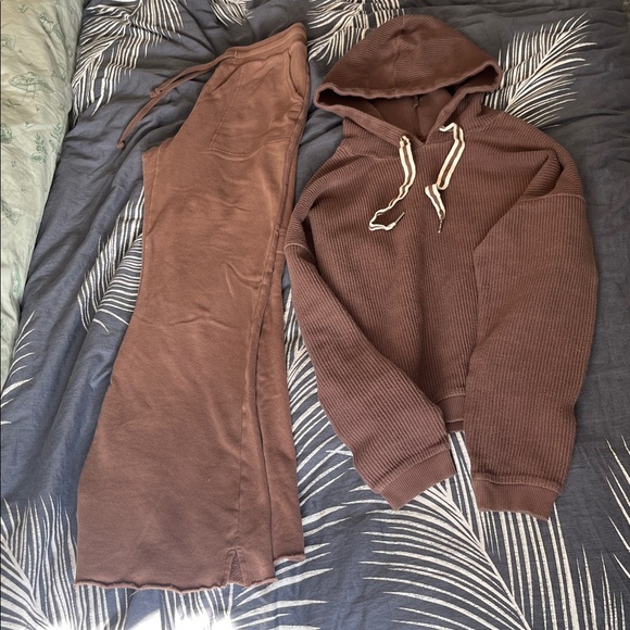 aerie Sweaters - Aerie set in brown